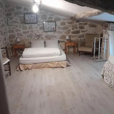 Le Patio Aux Hirondelles Holiday home *