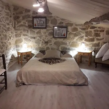 Le Patio Aux Hirondelles *